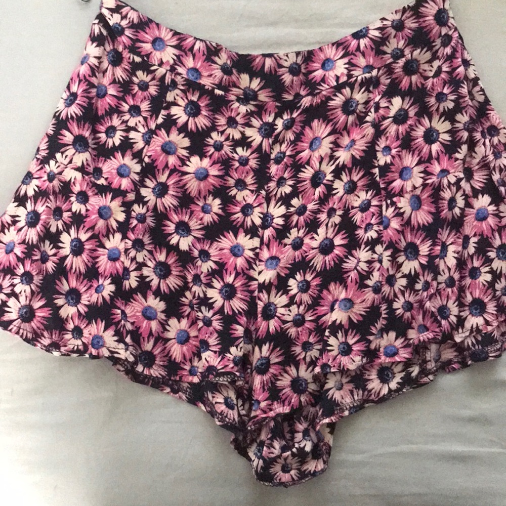 LF Rumor Boutique Floral Short NWOT